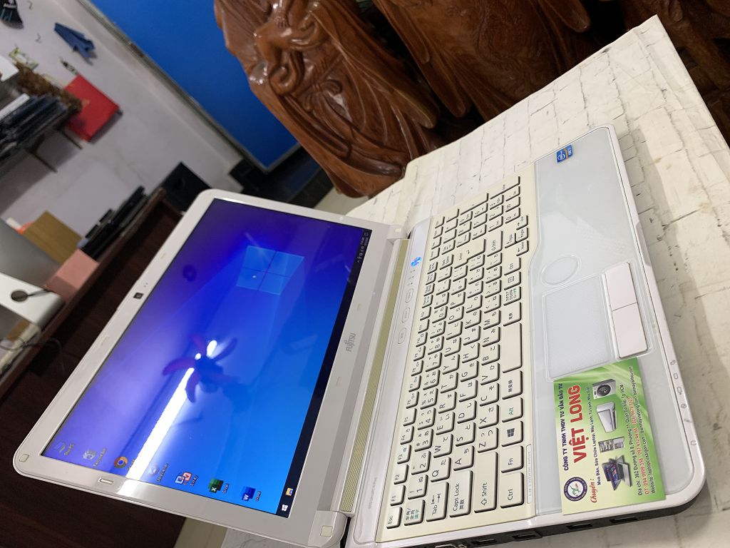 Laptop Cũ Fujitsu Lifebook Ah56 Core i7