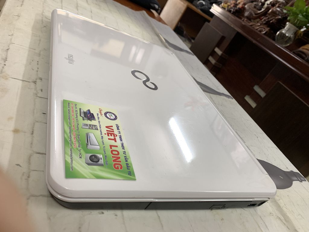 Laptop Cũ Fujitsu Lifebook Ah56 Core i7