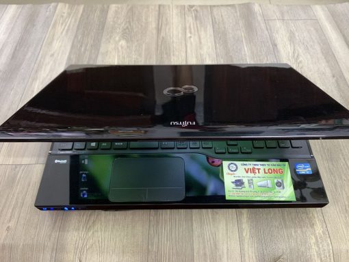 laptop-cu-fujiutsu-AH45-core_i3-bC3B3ng_2-rotated-e1666175034109-510x383