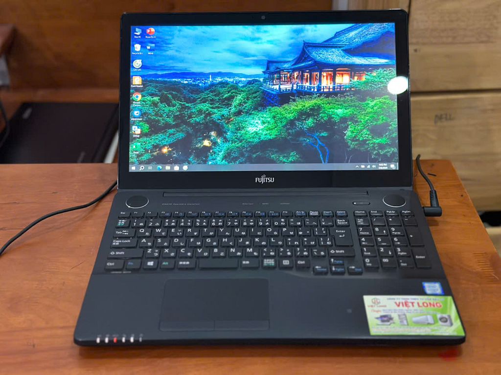 laptop-cu-Fujitsu-AH77-Core i7-Gen 6-Cảm ứng (4)